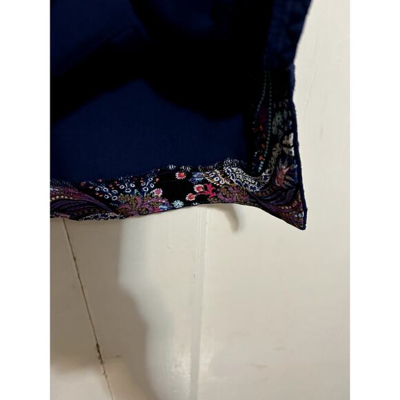 Vera Bradley Navy Scrub Top V Neck Charm Nursing Scrub Size Small 4-6 - Picture 4 of 5